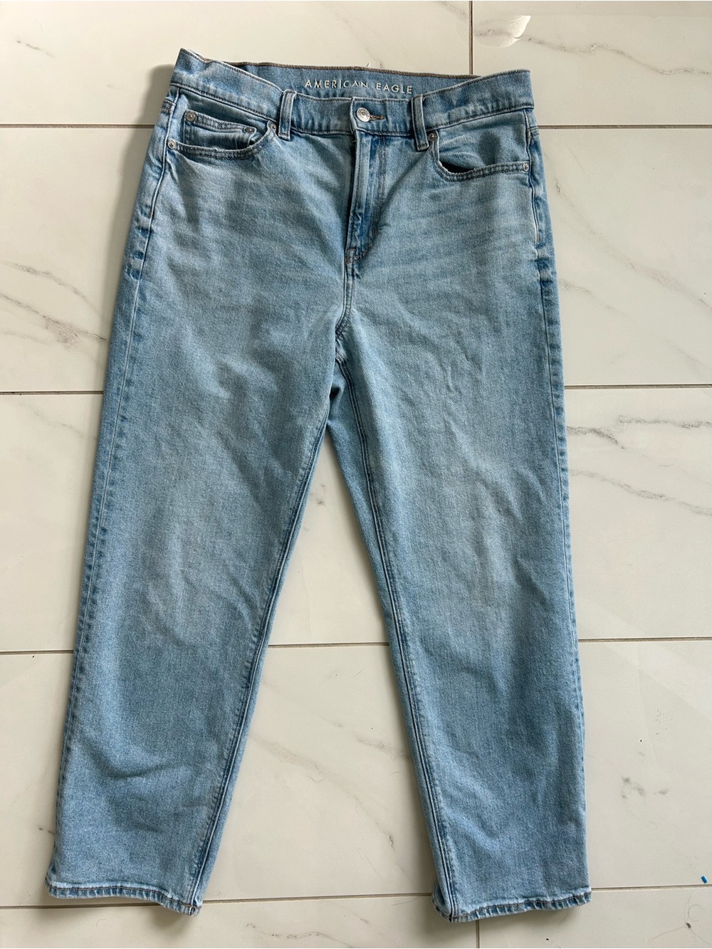 American Eagle Outfitters Light Wash Straight Leg Jeans Size 8s